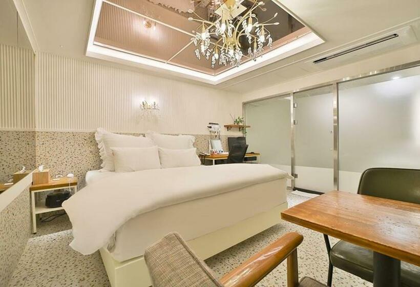디럭스 룸, Daegu February Hotel Dongdaegustation