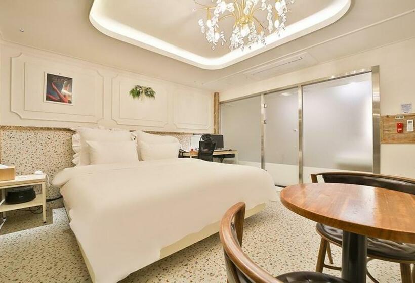 Номер Deluxe, Daegu February Hotel Dongdaegustation
