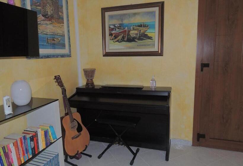 חדר סטנדרט לארבעה נוף לים, Lalu S B&b