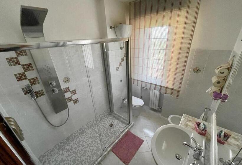 Четырехместный Номер Стандарт Вид на Море, Lalu S B&b