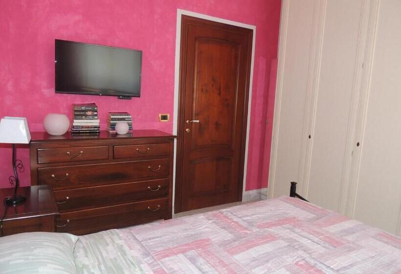 חדר סטנדרט לארבעה נוף לים, Lalu S B&b