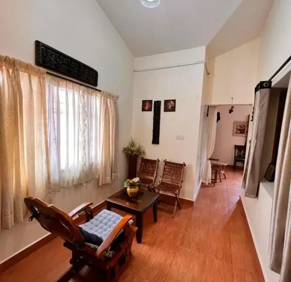 デラックススイート, Lakshmi Illam Guesthouse For Families Only