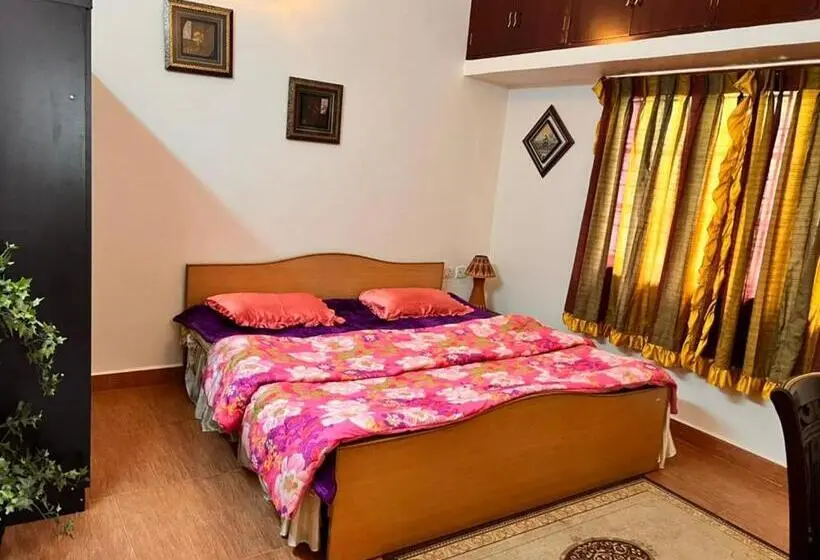 デラックススイート, Lakshmi Illam Guesthouse For Families Only