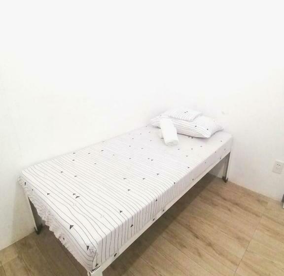 Standard Yhden Hengen Huone, Pasay Centrale