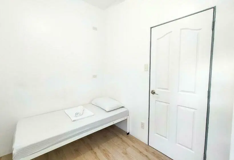 Chambre Standard Individuelle, Pasay Centrale