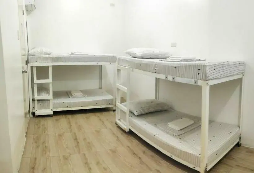 Chambre Quadruple Standard, Pasay Centrale