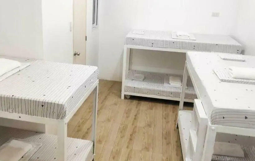 Chambre Familiale, Pasay Centrale