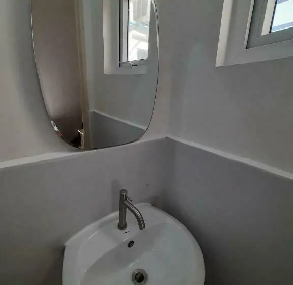 Chambre Deluxe, Pasay Centrale