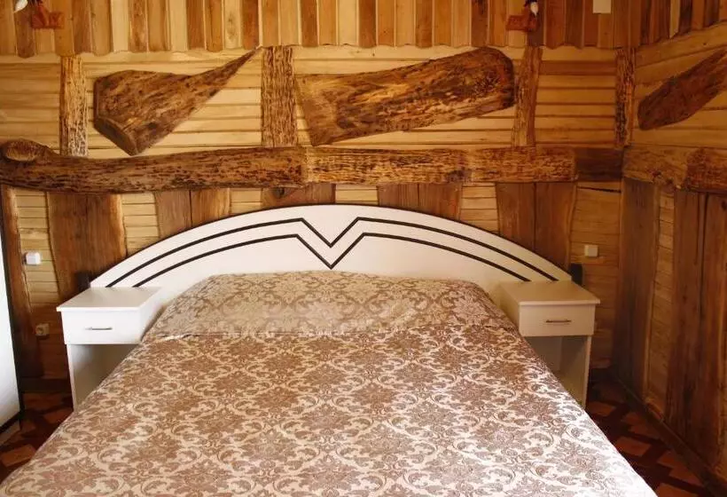 سوییت جونیور, Diana Hotel