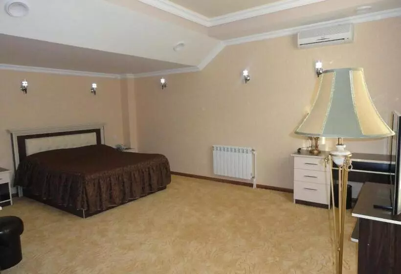 استودیوی استاندارد, Diana Hotel