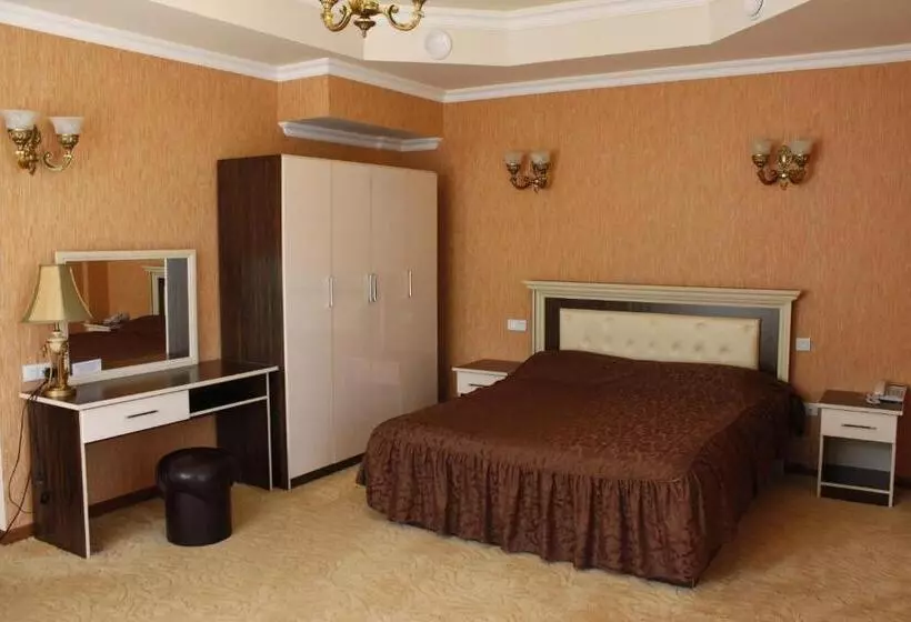 استودیوی استاندارد, Diana Hotel