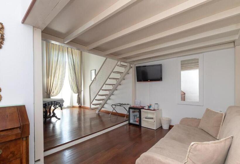 جناح جونيور مطلّ علي البحر, Albergo Nazionale