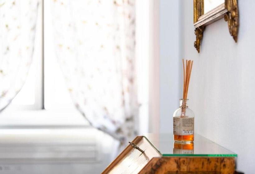 جناح جونيور مطلّ علي البحر, Albergo Nazionale