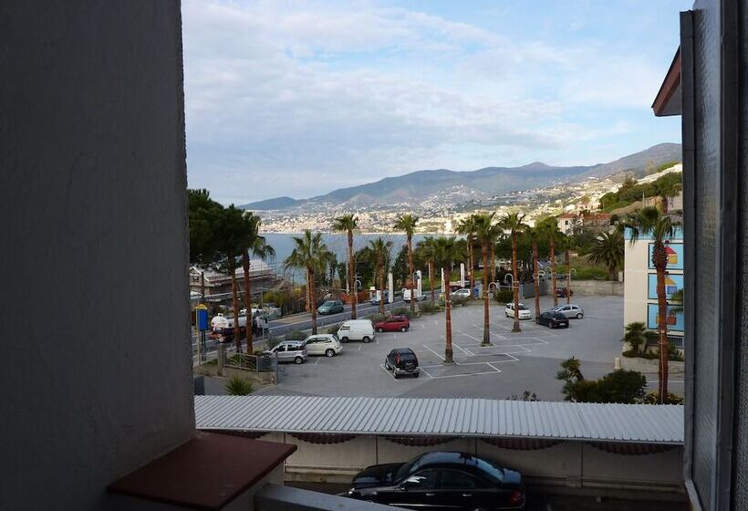 غرفة قياسية, Ariston Montecarlo