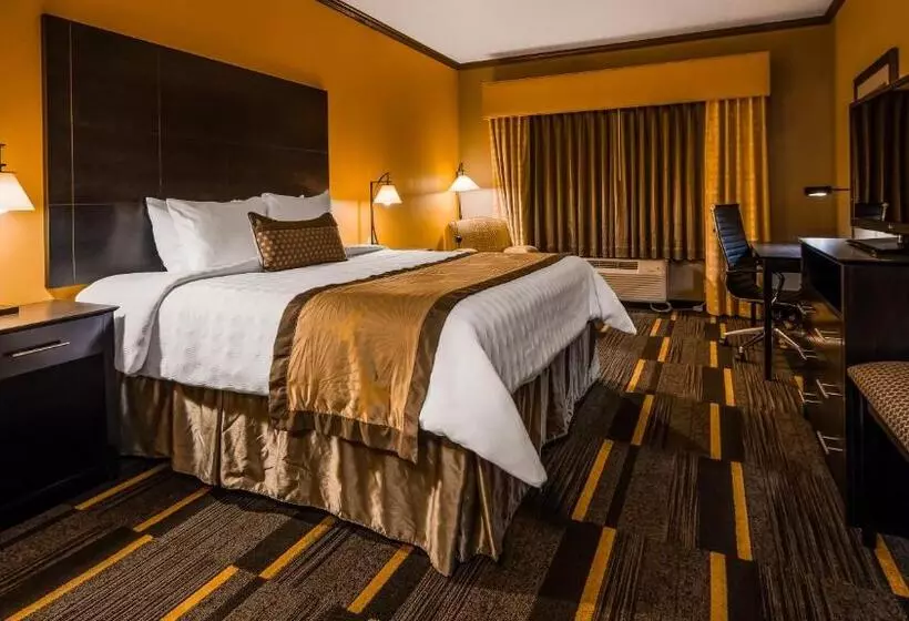 キングサイズベッドのスタンダードルーム, Best Western Plus Emerald Inn & Suites