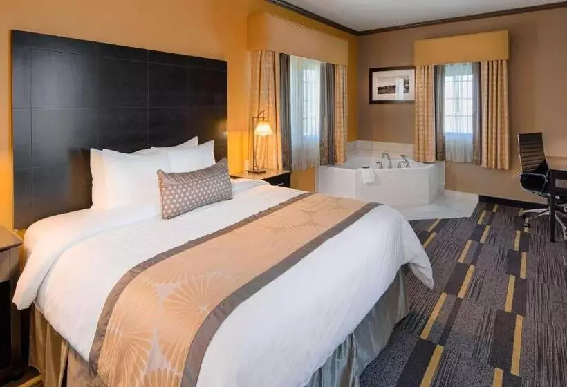 デラックススイート, Best Western Plus Emerald Inn & Suites