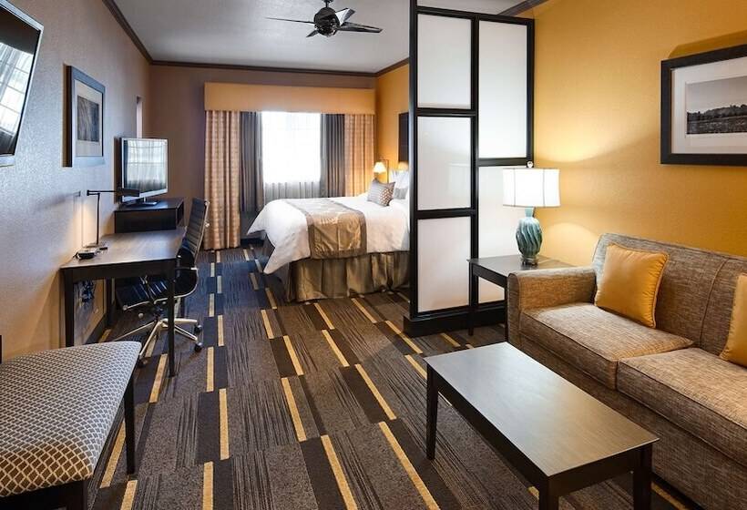 Люкс, Best Western Plus Emerald Inn & Suites