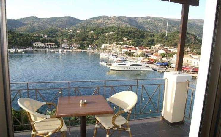 غرفة قياسية مطلّة علي البحر, Filakas