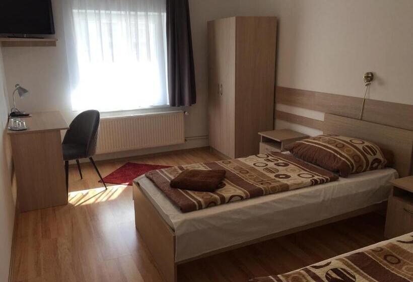 חדר סטנדרט לשלושה, Gerendas Panzió