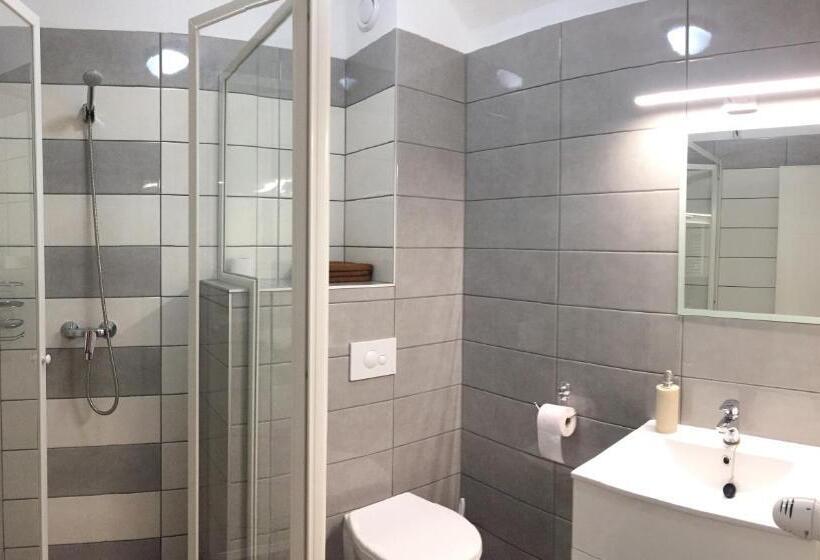 חדר סטנדרט לשלושה, Gerendas Panzió