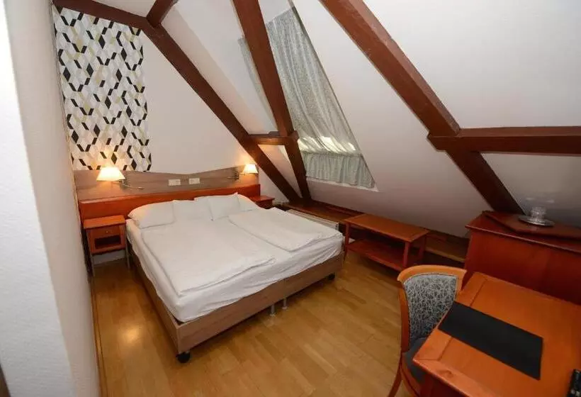 Economy Room, Gizella Hotel And Restaurant