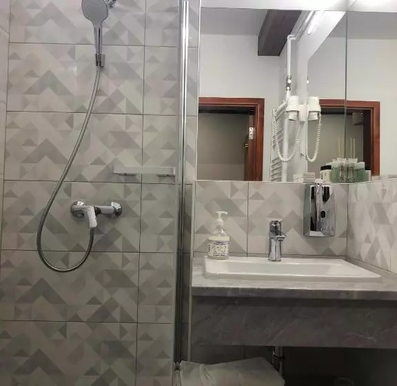 Economy Room, Gizella Hotel And Restaurant