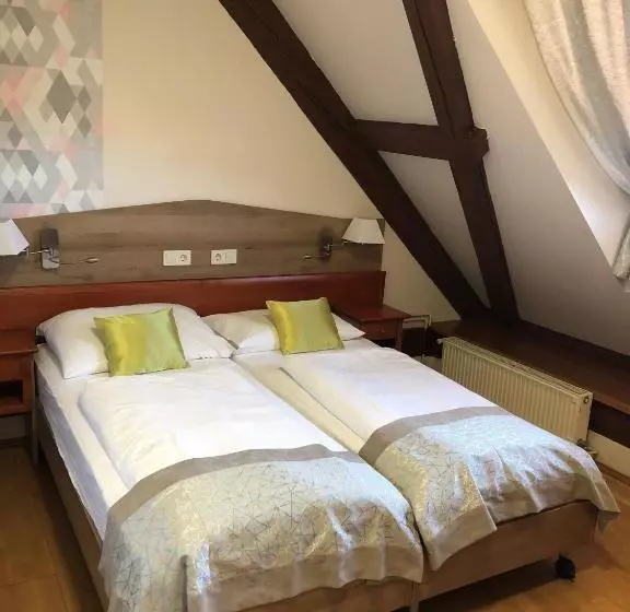 Economy Room, Gizella Hotel And Restaurant