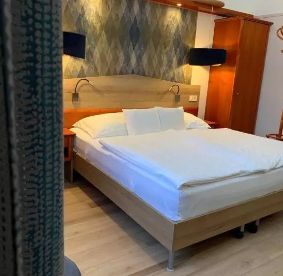 Deluxe Suite, Gizella Hotel And Restaurant