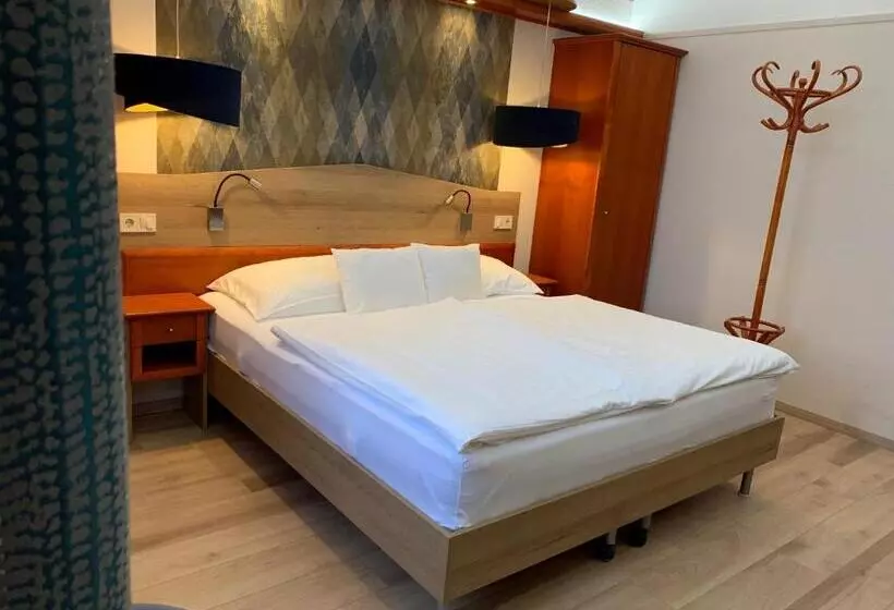 Deluxe Suite, Gizella Hotel And Restaurant