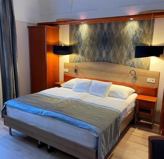 جناح ديلوكس, Gizella Hotel And Restaurant