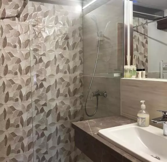Standard Room, Gizella Hotel And Restaurant