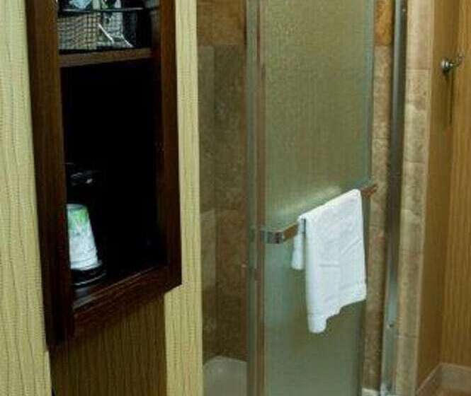 غرفة قياسية, Hampton Inn & Suites Watertown