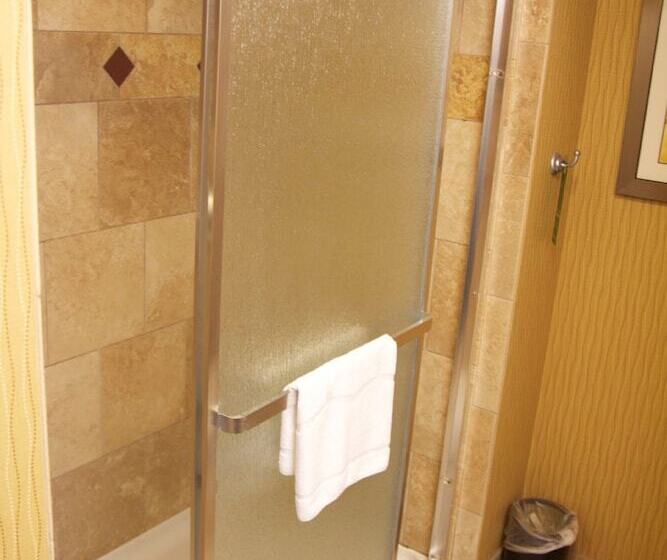 غرفة قياسية, Hampton Inn & Suites Watertown