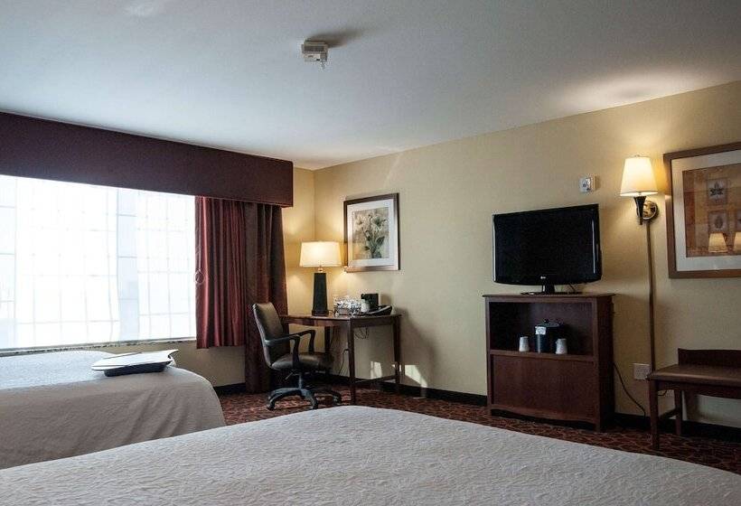 غرفة قياسية, Hampton Inn & Suites Watertown