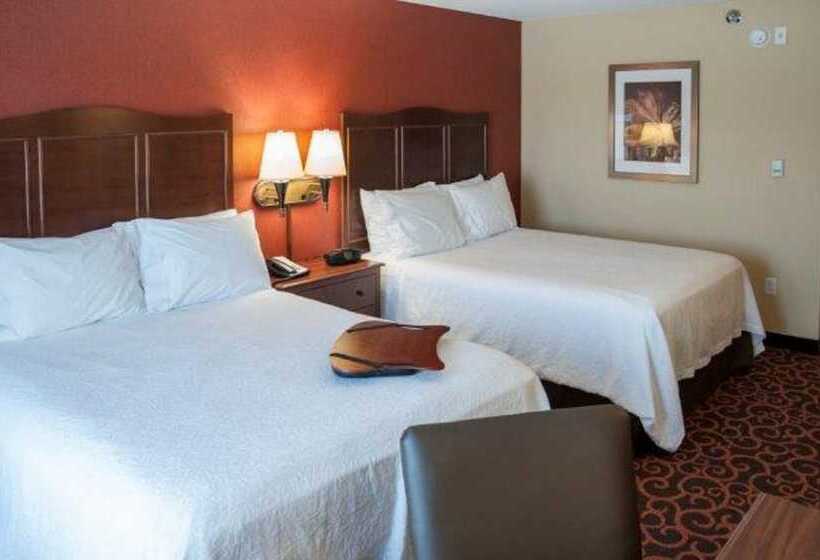 غرفة قياسية, Hampton Inn & Suites Watertown