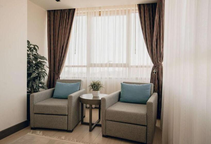 带2个卧室的套房, Hilly