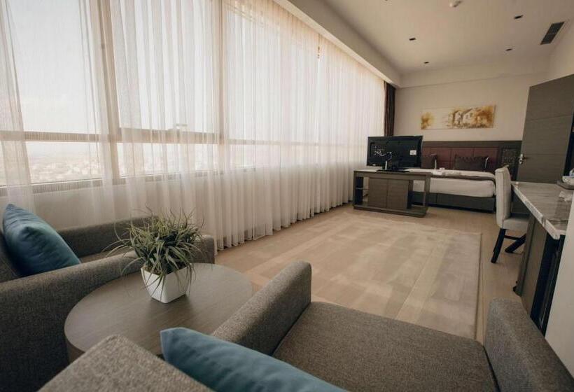 带2个卧室的套房, Hilly