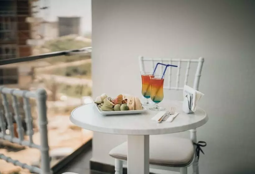 Suite, Hilly