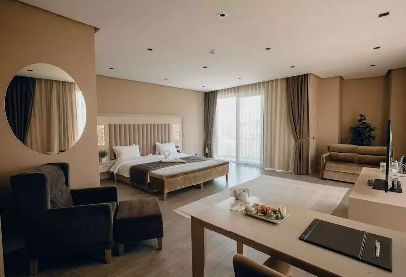 Suite, Hilly