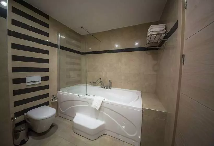 Suite, Hilly