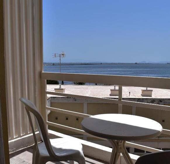 Номер Стандарт Вид на Море, Theoxenia