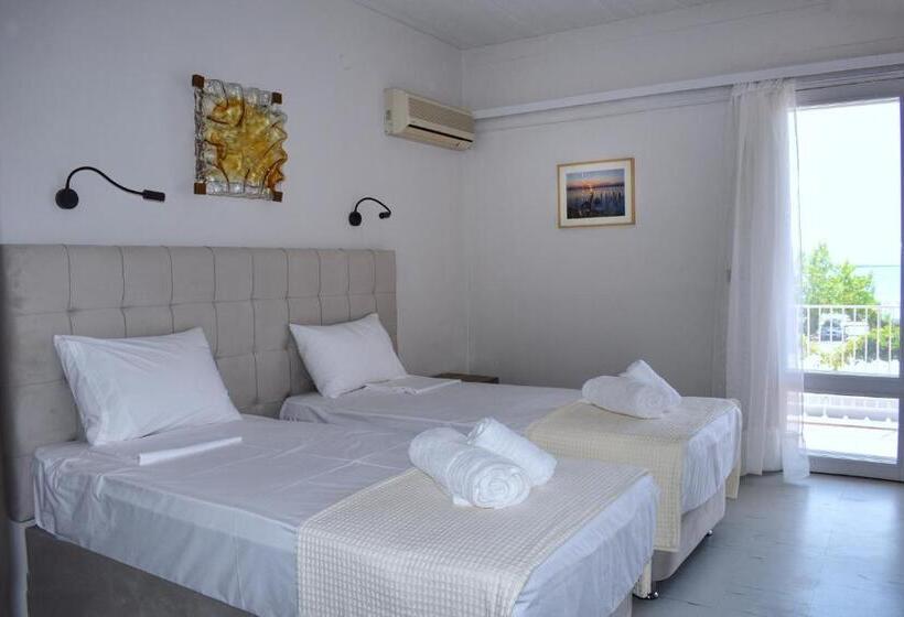 Номер Superior Вид на Море, Theoxenia