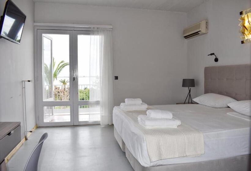 Номер Superior Вид на Море, Theoxenia