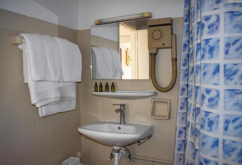 Номер Стандарт Вид на Море, Theoxenia