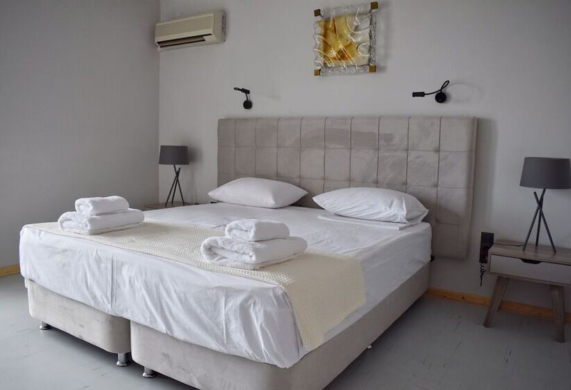 Номер Superior Вид на Море, Theoxenia