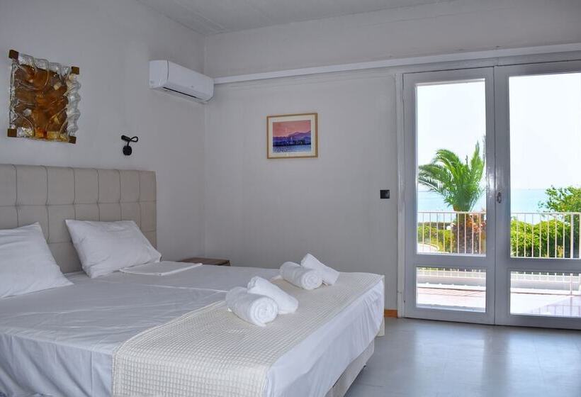 Номер Superior Вид на Море, Theoxenia