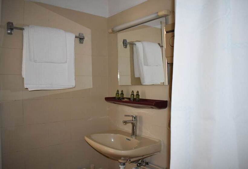 Номер Стандарт Вид на Море, Theoxenia