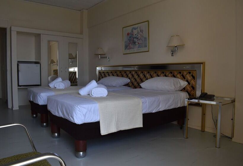 Номер Стандарт Вид на Море, Theoxenia