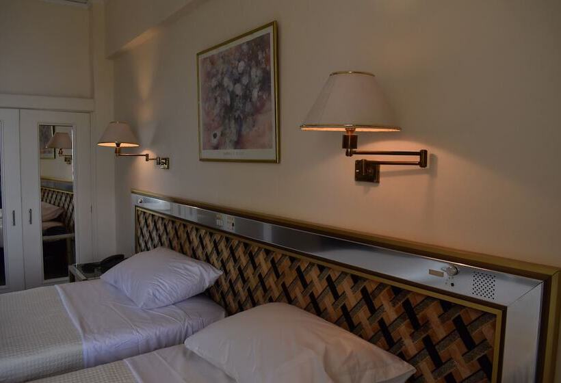 Номер Стандарт Вид на Море, Theoxenia