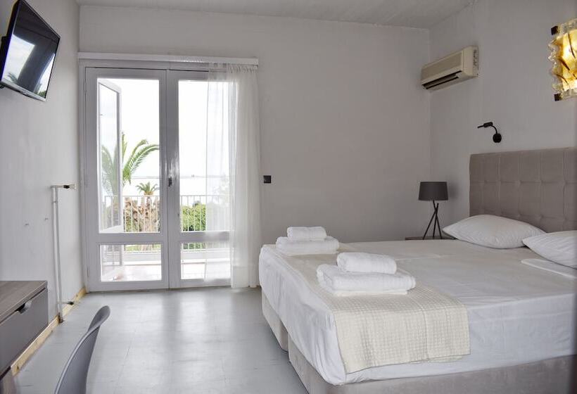 Номер Superior Вид на Море, Theoxenia